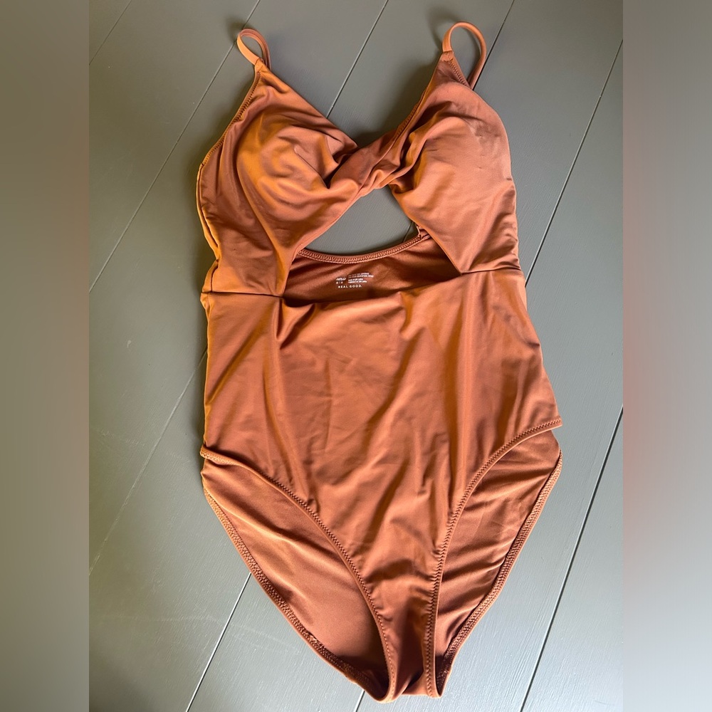 aerie one piece, size M, burnt orange color, cut out with twist